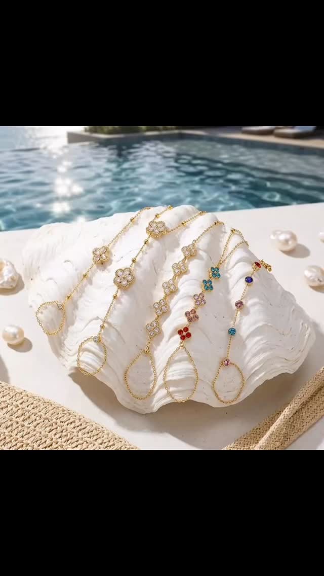 Waterproof, sweatproof, life-proof. 💦✨
Hand chains που αγκαλιάζουν το χέρι, κοσ