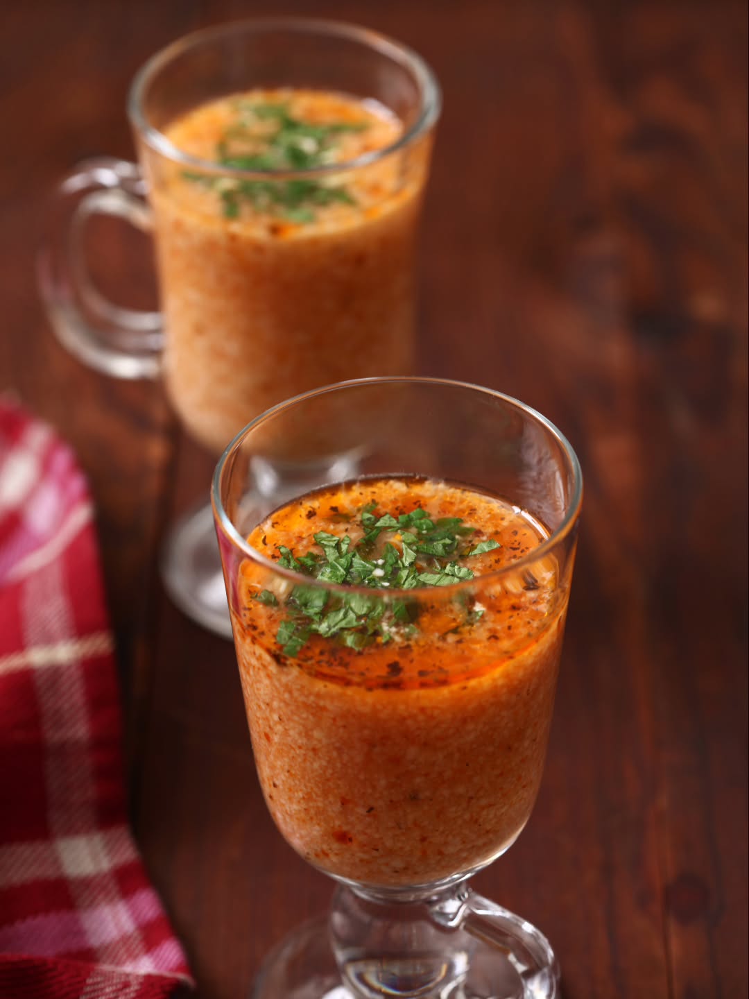 Afyon Usulü Tarhana Çorbası
(4 Kişilik)
Fotoğraf @muraterdoganonline Tarif @hurissh
Malzemeler:
1 kahve fincanı Afyon tarhanası
1 çorba kaşığı tereyağı
2 adet domates
1 tatlı kaşığı domates salçası
1 çay kaşığı biber salçası
4 su bardağı su (Et veya tavuk suyu da olabilir)
Üzeri İçin:
3-4 dal maydanoz
1 kahve fincanı tulum peyniri
Hazırlanışı:
Domatesi rendeleyin. Tereyağını tencerede eritip rendelediğiniz domatesi birkaç dakika kavurun. Salçaları ilave edin. 1 dakika daha kavurduktan sonra
sıcak suyu ekleyin. Kaynamaya başlayınca tarhanayı sürekli karıştırarak yavaş yavaş dökün. 5 dakika pişirip ocaktan alın. Çorbayı servis kaselerine paylaştırın. Üzerine, isteğe göre kıyılmış maydanoz ile ufalanmış tulum peyniri karışımından dökün.
#AfyonTarhanası #TarhanaÇorbası #AfyonMutfağı #YöreselLezzetler #TürkMutfağı #AnadoluLezzetleri #GelenekselTatlar #EvYemekleri #Tarifler #ÇorbaTarifleri #AfyonUsulü #TulumPeyniri #DomatesliTarhana #KışHazırlığı #ŞifaDeposu
#SıcacıkÇorba #YemekTarifleri #GelenekselÇorba #TarhanaZamanı #LezzetliÇorbalar Afyon Usulü Tarhana Çorbası
(4 Kişilik)
Fotoğraf @muraterdoganonline Tarif @hurissh
Malzemeler:
1 kahve fincanı Afyon tarhanası
1 çorba kaşığı tereyağı
2 adet domates
1 tatlı kaşığı domates salçası
1 çay kaşığı biber salçası
4 su bardağı su (Et veya tavuk suyu da olabilir)
Üzeri İçin:
3-4 dal maydanoz
1 kahve fincanı tulum peyniri
Hazırlanışı:
Domatesi rendeleyin. Tereyağını tencerede eritip rendelediğiniz domatesi birkaç dakika kavurun. Salçaları ilave edin. 1 dakika daha kavurduktan sonra
sıcak suyu ekleyin. Kaynamaya başlayınca tarhanayı sürekli karıştırarak yavaş yavaş dökün. 5 dakika pişirip ocaktan alın. Çorbayı servis kaselerine paylaştırın. Üzerine, isteğe göre kıyılmış maydanoz ile ufalanmış tulum peyniri karışımından dökün.
#AfyonTarhanası #TarhanaÇorbası #AfyonMutfağı #YöreselLezzetler #TürkMutfağı #AnadoluLezzetleri #GelenekselTatlar #EvYemekleri #Tarifler #ÇorbaTarifleri #AfyonUsulü #TulumPeyniri #DomatesliTarhana #KışHazırlığı #ŞifaDeposu
#SıcacıkÇorba #YemekTarifleri #GelenekselÇorba #TarhanaZamanı #LezzetliÇorbalar