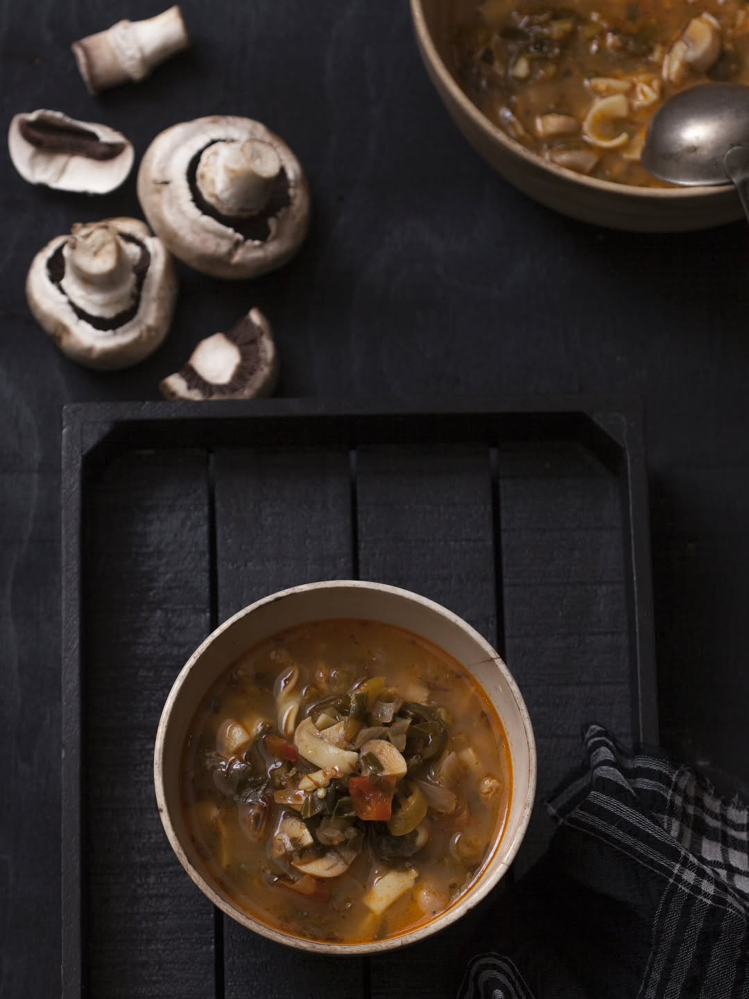 Mantarlı ve Ispanaklı Erişte Çorba
(4 Kişilik)
Yapım: @inciminci
Fotoğraf: @handegoksan
Malzemeler:
1 adet soğan
3-4 çorba kaşığı sıvı yağ
1 adet kapya biber
1 çorba kaşığı domates salçası
1 çorba kaşığı biber salçası
500 gram ıspanak
1 çorba kaşığı sumak
1 avuç ev eriştesi
4-5 adet mantar
5-6 su bardağı su
Tuz, karabiber
Hazırlanışı:
Ispanakları yıkayıp süzdükten sonra ince ince kıyın. Rendelenmiş soğanı sıvı yağda kavurun. Zar şeklinde doğranmış kapya biberi, 1-2 çorba kaşığı sıcak suda inceltilmiş salçaları ekleyin.
Birkaç dakika kavurduktan sonra ıspanakları ekleyip birkaç dakika daha kavurun.
Sıcak suyu, kaşığa sığacak şekilde doğranmış mantarları, bıçakla gelişigüzel kıydığınız erişteleri, sumağı, tuzu, karabiberi de ilave edin. Birkaç taşım kaynattıktan sonra tencerenin kapağını kapatın, ateşi kısın. 10 dakika pişirdikten sonra ocaktan alın. Sıcak sıcak servis yapın.
#MantarlıÇorba #IspanaklıErişteÇorba #EvYemekleri #ÇorbaTarifleri #KışLezzetleri #SağlıklıYemekler #PratikTarifler #SebzeliÇorba #IspanaklıTarifler #MantarYemekleri #TürkMutfağı #EvEriştesi #LezzetliÇorba #VejetaryenTarifler #SıcakÇorba #YemekTarifleri #GelenekselLezzetler #EvdeYapTarif #ÇorbaZamanı #KışMenüsü Mantarlı ve Ispanaklı Erişte Çorba
(4 Kişilik)
Yapım: @inciminci
Fotoğraf: @handegoksan
Malzemeler:
1 adet soğan
3-4 çorba kaşığı sıvı yağ
1 adet kapya biber
1 çorba kaşığı domates salçası
1 çorba kaşığı biber salçası
500 gram ıspanak
1 çorba kaşığı sumak
1 avuç ev eriştesi
4-5 adet mantar
5-6 su bardağı su
Tuz, karabiber
Hazırlanışı:
Ispanakları yıkayıp süzdükten sonra ince ince kıyın. Rendelenmiş soğanı sıvı yağda kavurun. Zar şeklinde doğranmış kapya biberi, 1-2 çorba kaşığı sıcak suda inceltilmiş salçaları ekleyin.
Birkaç dakika kavurduktan sonra ıspanakları ekleyip birkaç dakika daha kavurun.
Sıcak suyu, kaşığa sığacak şekilde doğranmış mantarları, bıçakla gelişigüzel kıydığınız erişteleri, sumağı, tuzu, karabiberi de ilave edin. Birkaç taşım kaynattıktan sonra tencerenin kapağını kapatın, ateşi kısın. 10 dakika pişirdikten sonra ocaktan alın. Sıcak sıcak servis yapın.
#MantarlıÇorba #IspanaklıErişteÇorba #EvYemekleri #ÇorbaTarifleri #KışLezzetleri #SağlıklıYemekler #PratikTarifler #SebzeliÇorba #IspanaklıTarifler #MantarYemekleri #TürkMutfağı #EvEriştesi #LezzetliÇorba #VejetaryenTarifler #SıcakÇorba #YemekTarifleri #GelenekselLezzetler #EvdeYapTarif #ÇorbaZamanı #KışMenüsü