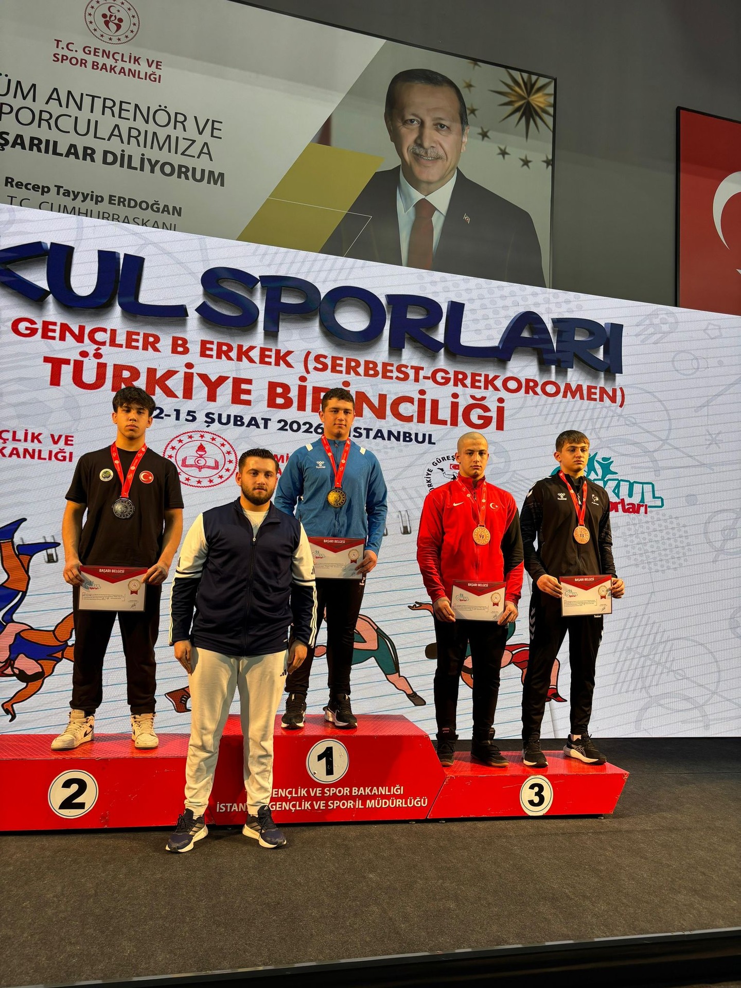 İstanbul’da düzenlenen Okul Sporları Gençler B Erkekler Türkiye Güreş Şampiyonası’nda sporcumuz Mustafa Aktaş, (Serbest–Grekoromen) kategorisinde büyü… İstanbul’da düzenlenen Okul Sporları Gençler B Erkekler Türkiye Güreş Şampiyonası’nda sporcumuz Mustafa Aktaş, (Serbest–Grekoromen) kategorisinde büyü…