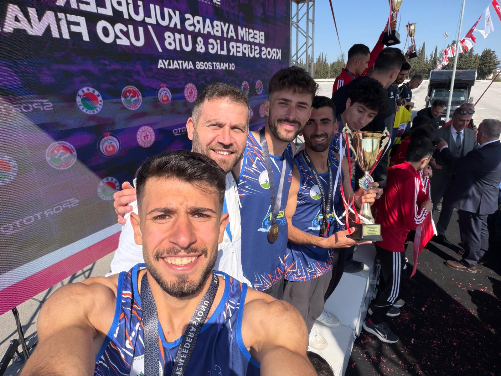Antalya’da düzenlenen Besim Aybars Kulüpler Kros Süper Ligi Final Müsabakaları’nda kulübümüz önemli bir başarıya imza atmıştır. 🏆 Takım Halinde Türkiy… Antalya’da düzenlenen Besim Aybars Kulüpler Kros Süper Ligi Final Müsabakaları’nda kulübümüz önemli bir başarıya imza atmıştır. 🏆 Takım Halinde Türkiy…
