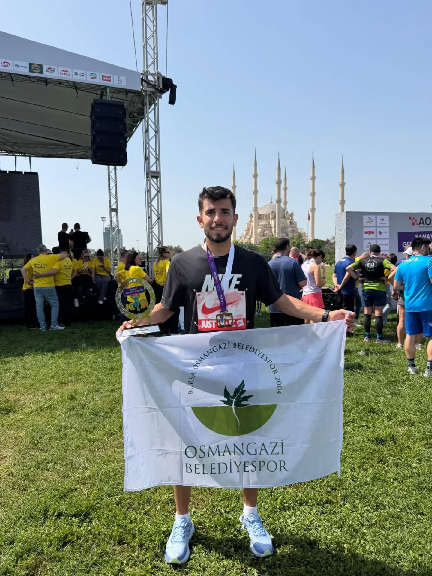 Sporcumuz Azat Demirtaş, Siirt ilinde düzenlenen Türkiye Dağ Koşuları Şampiyonası Avrupa Şampiyonası Milli Takım Seçme Yarışması’nda Büyük Erkekler ka… Sporcumuz Azat Demirtaş, Siirt ilinde düzenlenen Türkiye Dağ Koşuları Şampiyonası Avrupa Şampiyonası Milli Takım Seçme Yarışması’nda Büyük Erkekler ka…