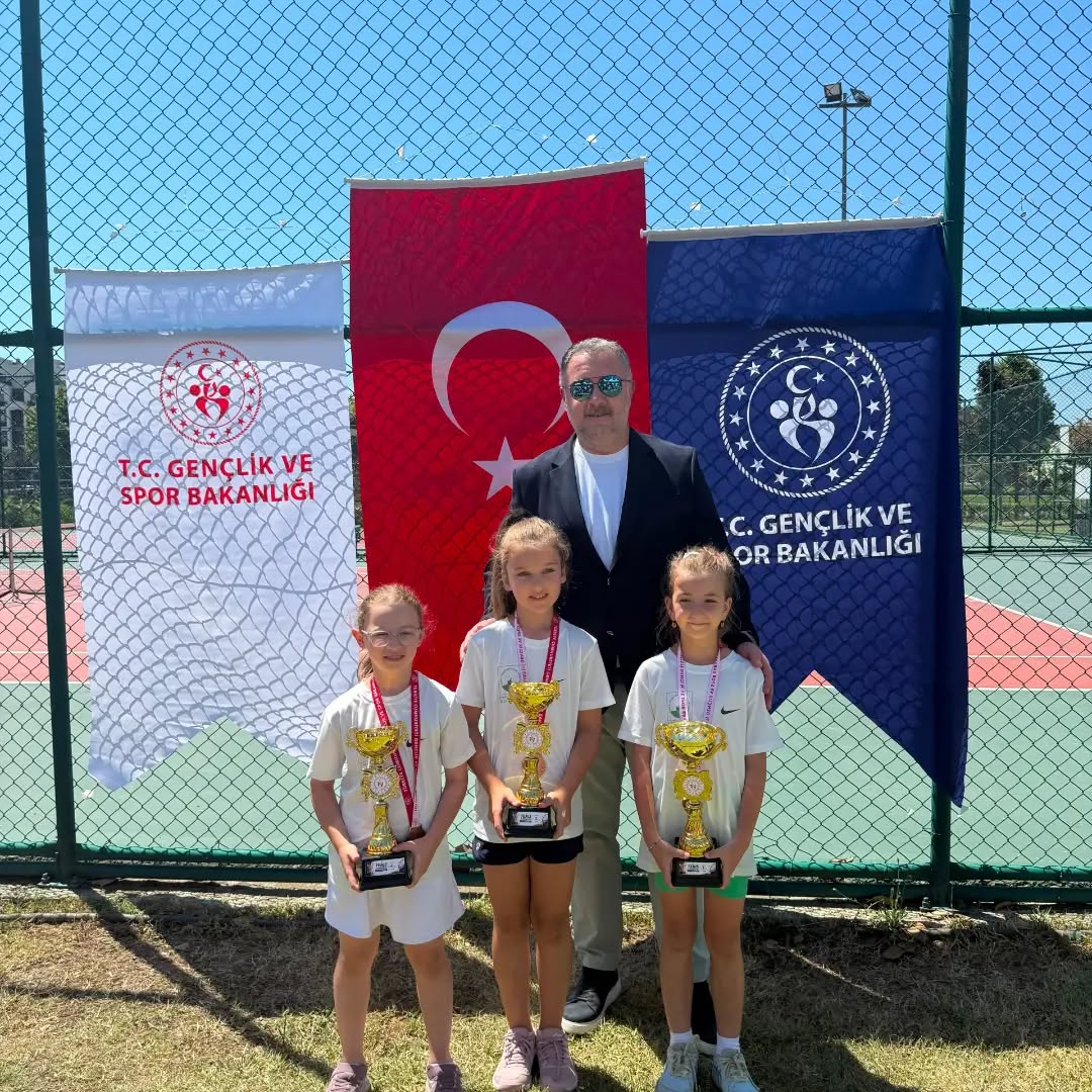 🎾 9-10 Yaş Bursa İl Birinciliği Tenis Turnuvası'nda 3 Madalya Gururu!** 🏆 Sporcularımız, 9-10 Yaş Bursa İl Birinciliği Tenis Turnuvası'nda elde ettikl… 🎾 9-10 Yaş Bursa İl Birinciliği Tenis Turnuvası'nda 3 Madalya Gururu!** 🏆 Sporcularımız, 9-10 Yaş Bursa İl Birinciliği Tenis Turnuvası'nda elde ettikl…