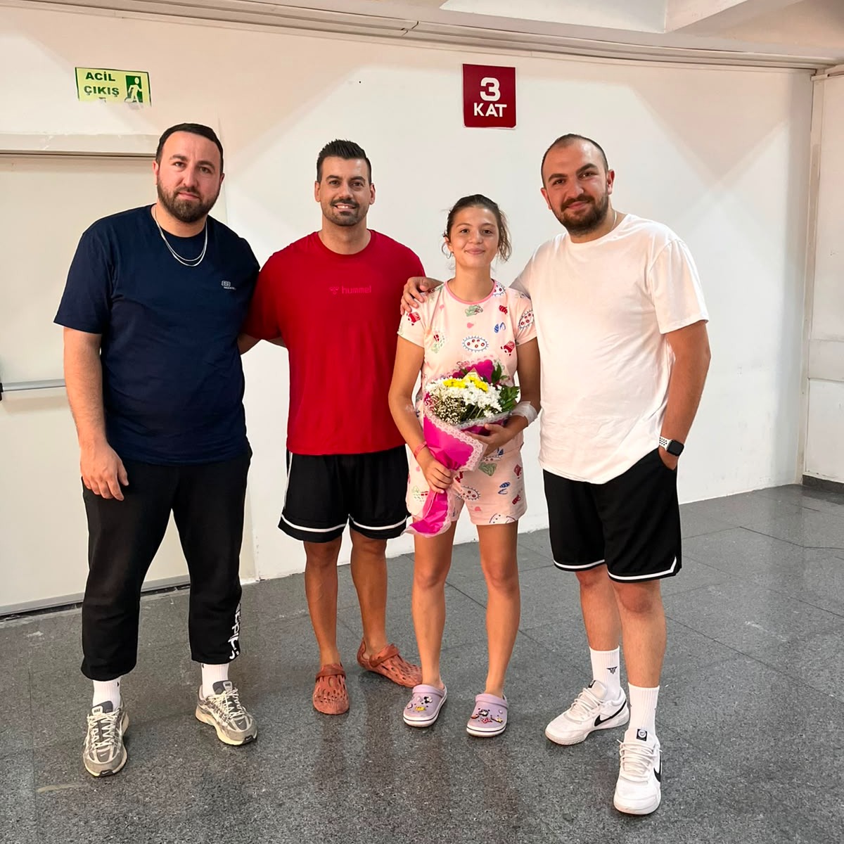 Geçmiş Olsun Elif Yağmur Okuş Voleybol takımımızın sporcularından Elif Yağmur Okuş, başarılı bir ameliyat geçirmiştir. Teknik ekibimiz, sporcumuzu ziy… Geçmiş Olsun Elif Yağmur Okuş Voleybol takımımızın sporcularından Elif Yağmur Okuş, başarılı bir ameliyat geçirmiştir. Teknik ekibimiz, sporcumuzu ziy…
